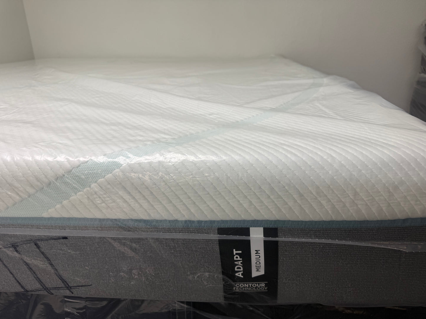 TEMPUR PEDIC ADAPT MEDIUM supreme KING #B23