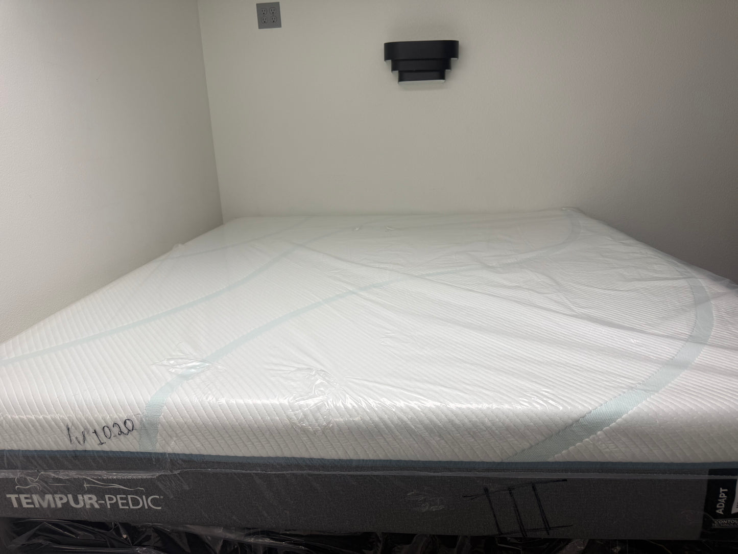 TEMPUR PEDIC ADAPT MEDIUM supreme KING #B23